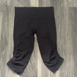 Lululemon Cropped Fitted pants, Size 8, Black